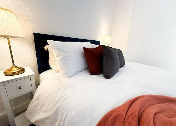 Stylish Westbrook Apartment